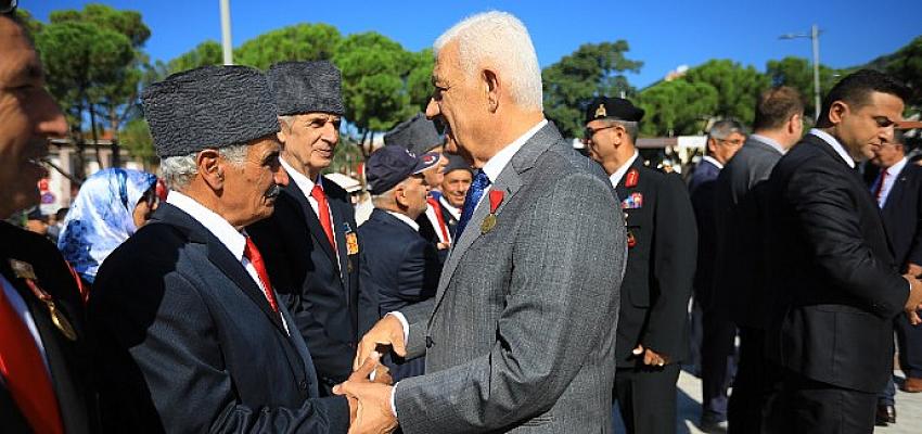Başkan Gürün, Törene Dedesinin İstiklal madalyası ile katıldı